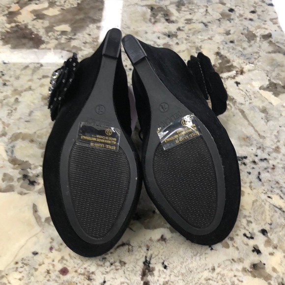 Shoes - Picture 11 of 11